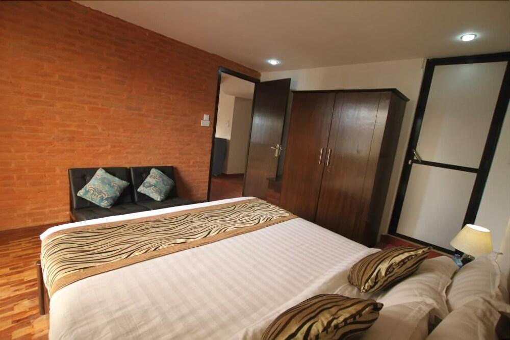 Gaju Suite Hotel Katmandou Extérieur photo