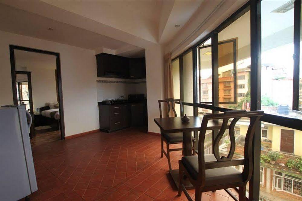 Gaju Suite Hotel Katmandou Extérieur photo