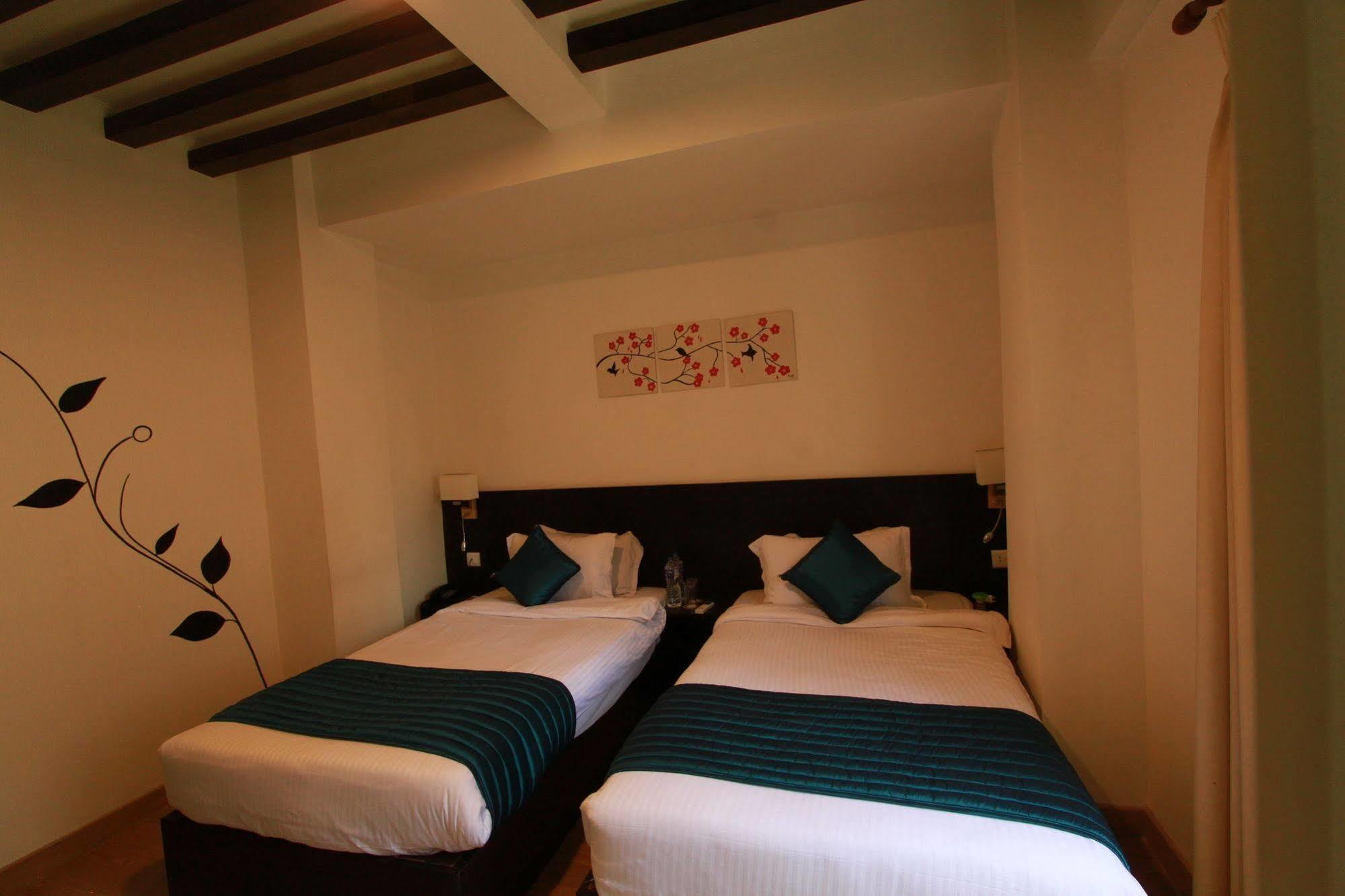 Gaju Suite Hotel Katmandou Extérieur photo