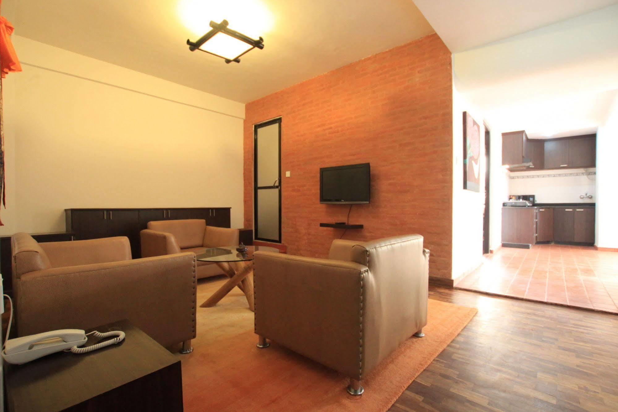 Gaju Suite Hotel Katmandou Extérieur photo