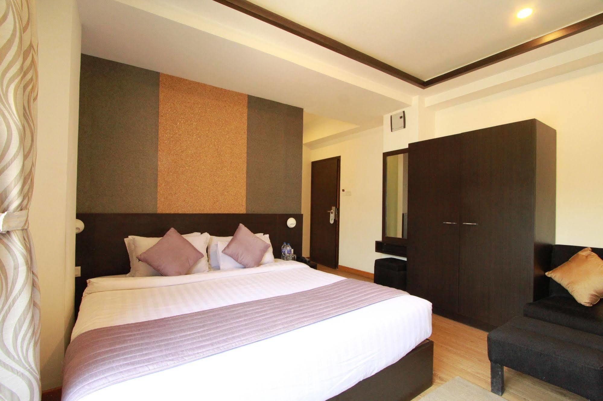 Gaju Suite Hotel Katmandou Extérieur photo